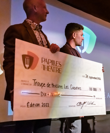 Mission accomplie pour la première du cocktail dînatoire animé Papilles & Théâtre
